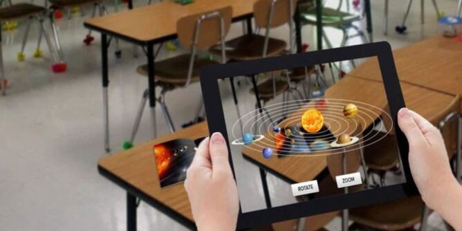 Siswa menggunakan Augmented Reality di dalam kelas untuk belajar interaktif