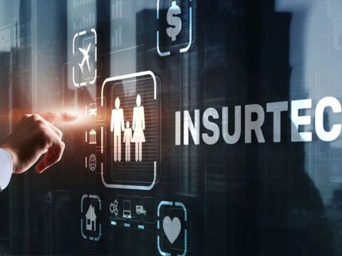 Ilustrasi tentang Insurtech yang menggambarkan inovasi dalam industri asuransi dan penggunaan teknologi modern