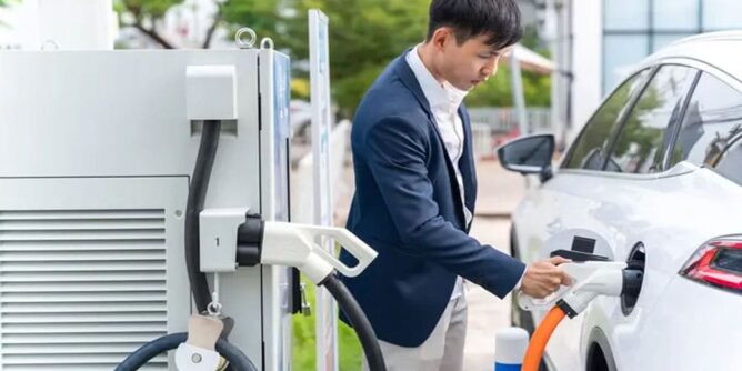 Mobil listrik sebagai solusi transportasi ramah lingkungan dengan energi terbarukan