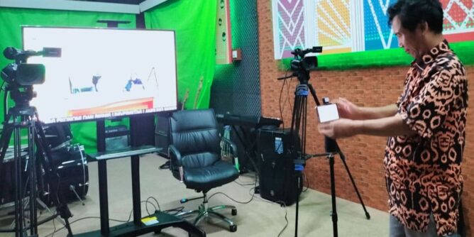 Podcast sebagai media edukasi dan inspirasi budaya, mendengarkan dengan nyaman