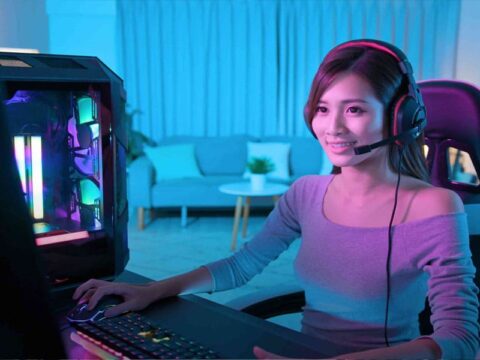 Gambar yang menggambarkan pengaruh video game dalam budaya pop, mencakup elemen musik dan film